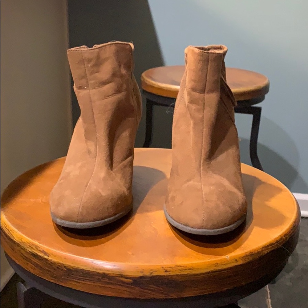 Women’s size 8.5 brown booties